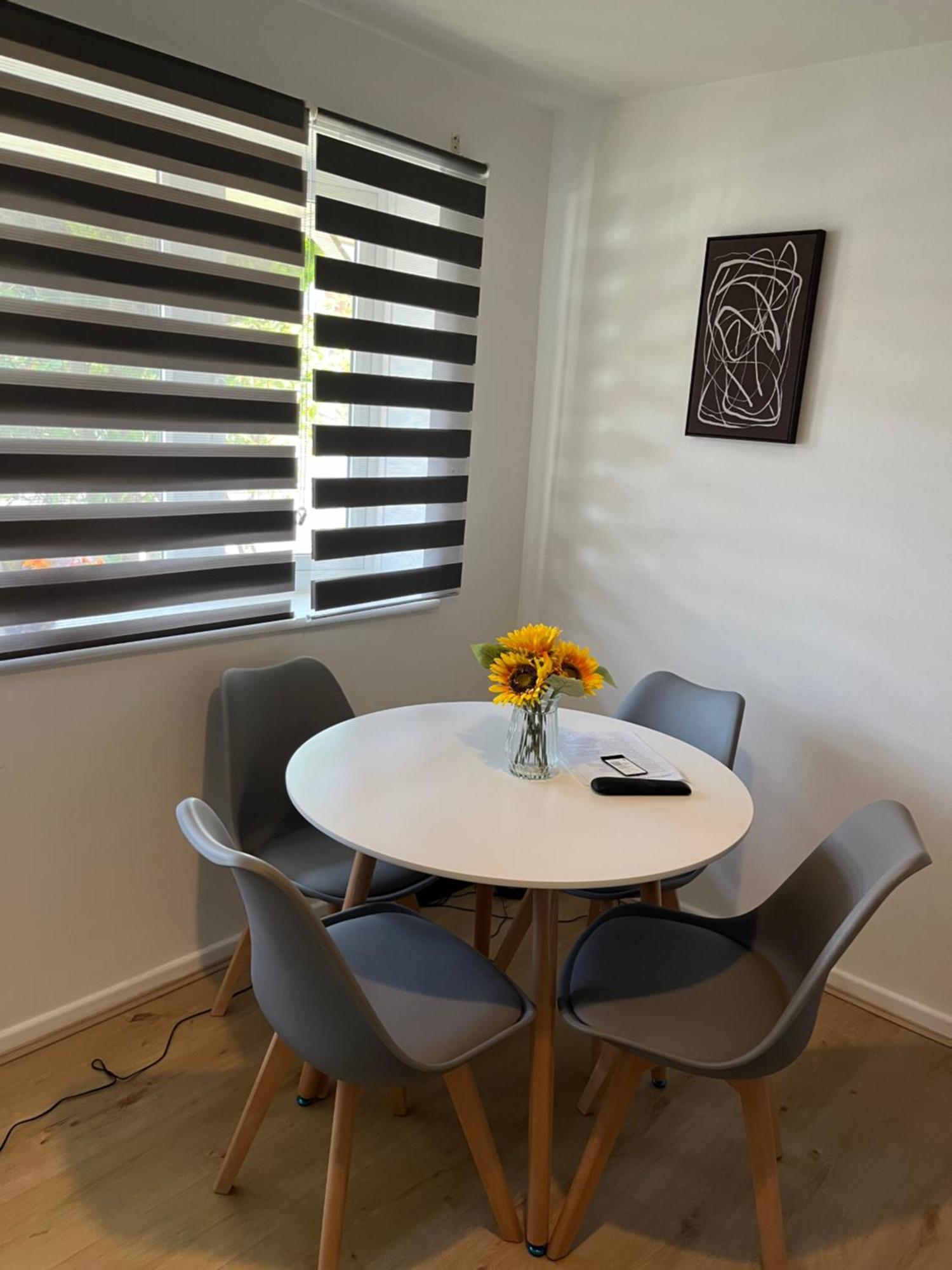 Kettering Service Accomodation 2Brh Freeparking Wifi Smart Tv Tea & Coffee Bagian luar foto